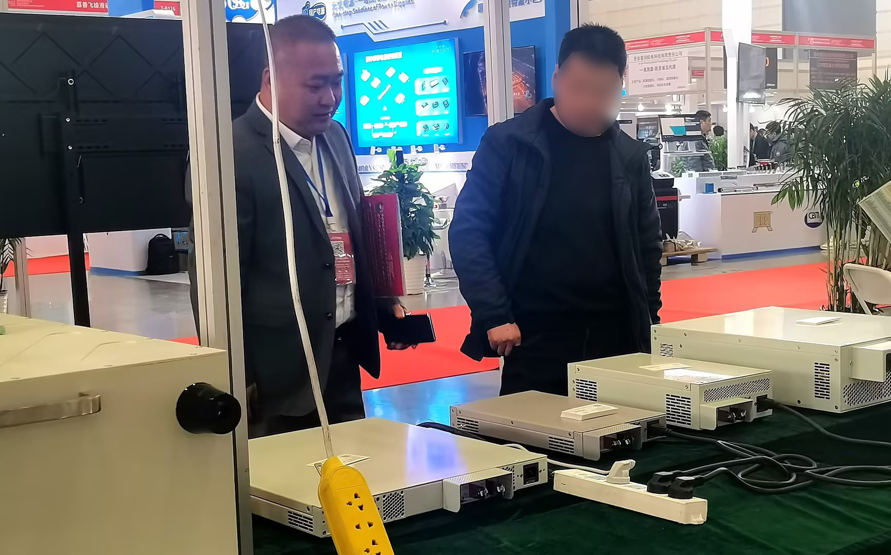 西安98彩票电源亮相西部制博会: 以创新产品与精准服务赢得行业瞩目